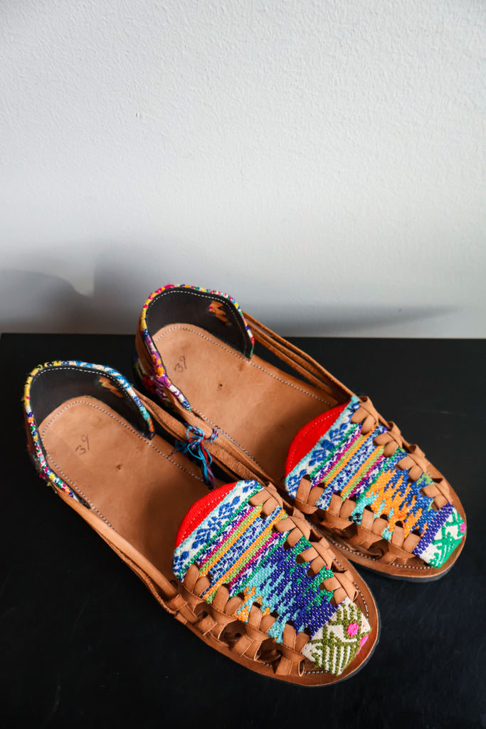 🥥 Hiptipico Huipil Huaraches - Size 39