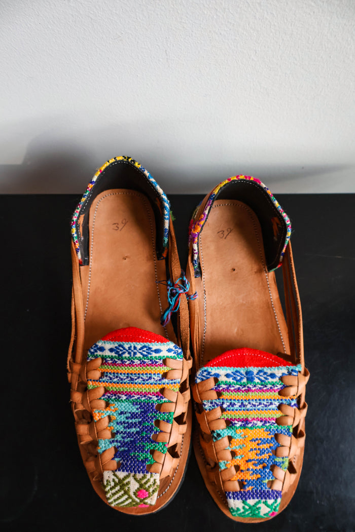 🥥 Hiptipico Huipil Huaraches - Size 39