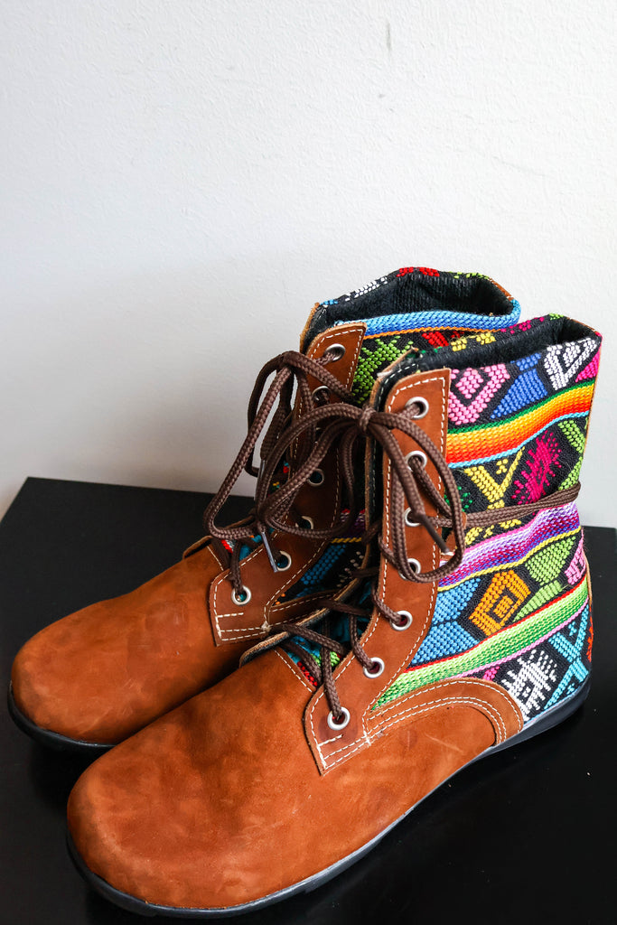 🌈 Hiptipico High Top Sneaker - Size 39