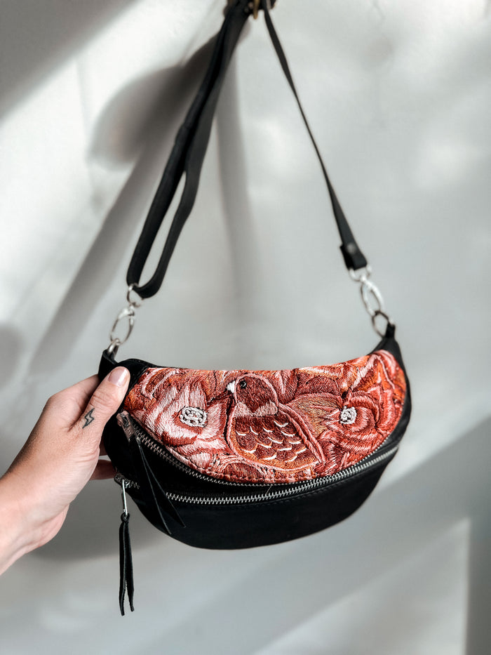 🐍 Hiptipico Sling Bag - Raven