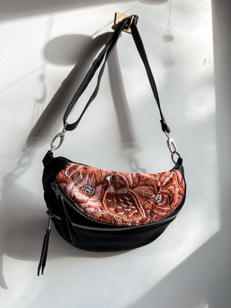 🐍 Hiptipico Sling Bag - Raven