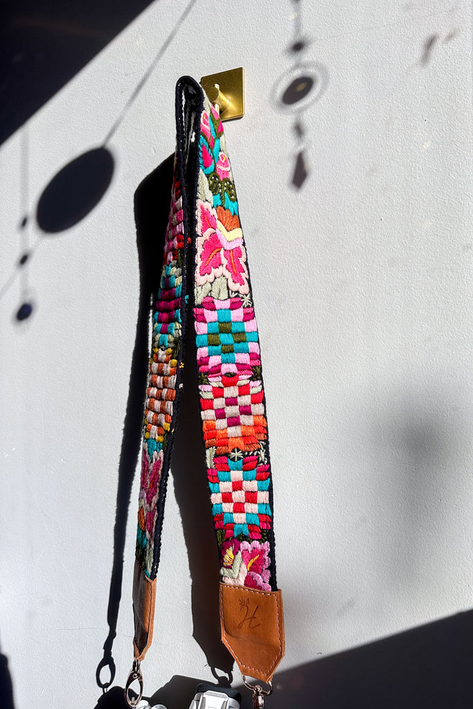 🌸 Hiptipico Embroidered Strap - Cascada